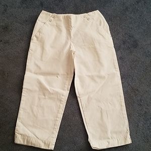 L. L.  Bean white Capri Pants - 4 Pet